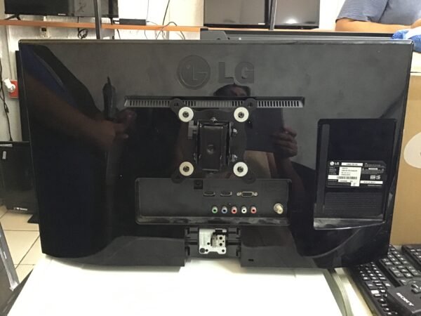 Monitor y televisión LG 23” serie 23MA73D-PU - Image 2