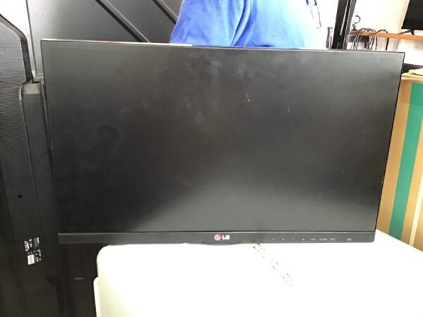 Monitor y televisión LG 23” serie 23MA73D-PU - Image 3
