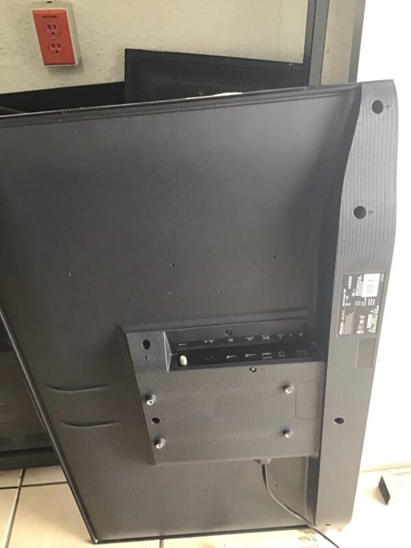Pantalla Hisense 40” SC-G* - Image 2